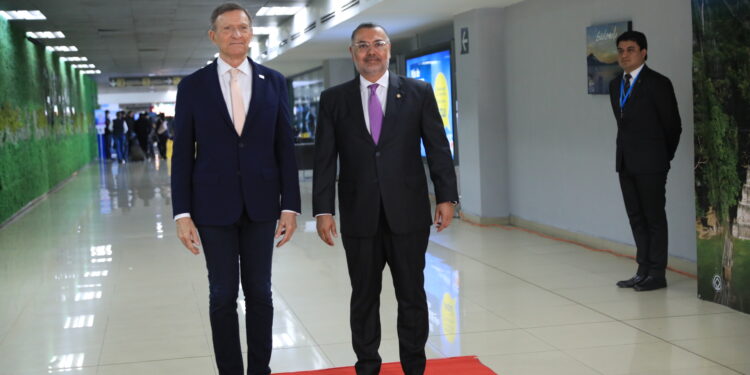 Guatemala recibe a canciller de República Dominicana, Roberto Álvarez Gil