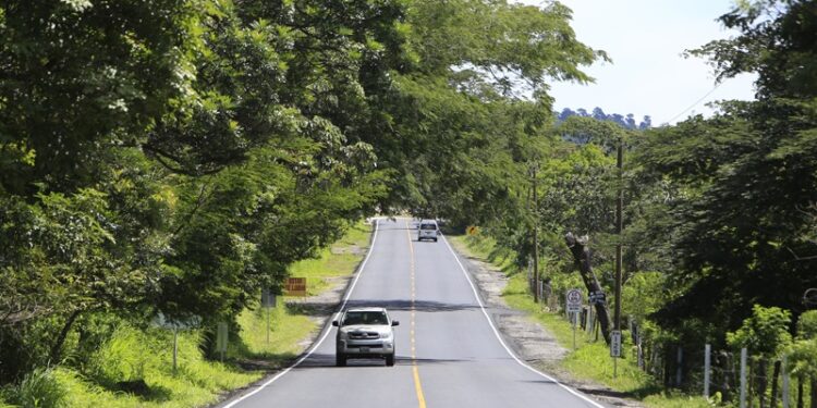 Las carreteras primarias y secundarias del país serán mejoradas. /Foto: DCA