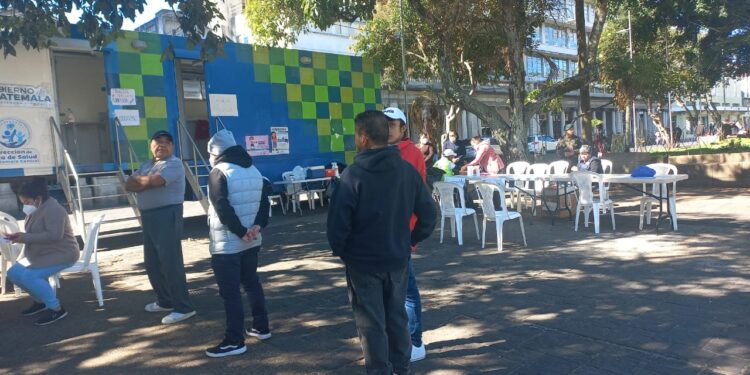 Unidad móvil de servicios de salud. /Foto: MSPAS