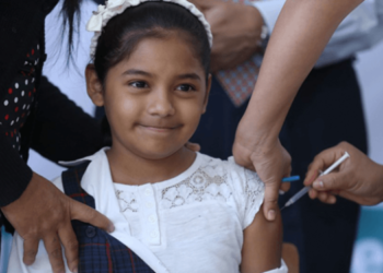 Inicia la vacunación para la prevención del VPH. / Foto: MSPAS.