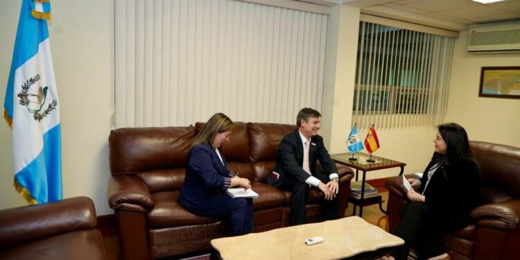 Vicecanciller de Relaciones Exteriores se reúne con embajador de España