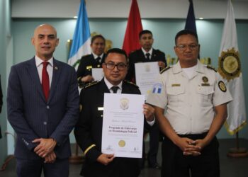 Cohorte de 121 agentes de la PNC concluyen diplomado posgrado de Liderazgo en Deontología Policial