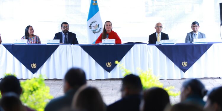 Nueva ministra y viceministros de Educación. / Foto: Mineduc.