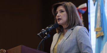 Vicepresidenta Karin Herrera presentó el plan de gobierno. /Foto: Noé Pérez