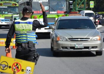 La Policía Nacional Civil, a través del Departamento de Tránsito, enfatiza la importancia de respetar la normativa sobre el uso de placas de circulación./ Foto: PNC de Transito.