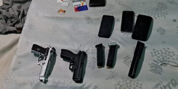 Armas de fuego incautadas en zona 10 de Mixco. / Foto: PNC.