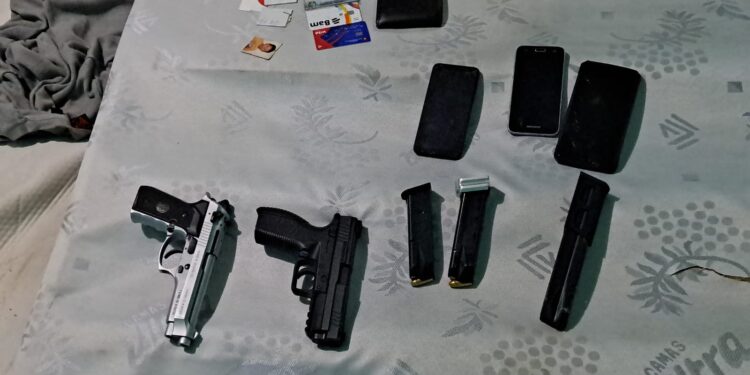 Armas de fuego incautadas en zona 10 de Mixco. / Foto: PNC.