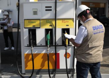 Acciones de verificación de precios de combustibles. /Foto: DCA