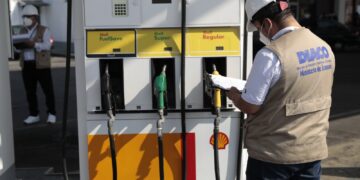 Acciones de verificación de precios de combustibles. /Foto: DCA