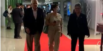 Expresidente de Colombia Ernesto Samper Pizano llega a Guatemala por transmisión de mando presidencial