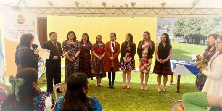 Finaliza diplomado en nutrición materno infantil para educadoras en Totonicapán