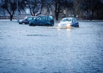 Frío extremo, nieve e intensas lluvias colapsan media Europa