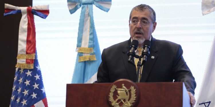 Presidente Arévalo en el evento de la Cámara de Comercio Guatemalteco-Americana. /Foto: Noé Pérez.
