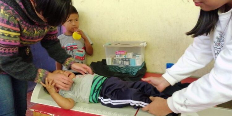 Brigadas de Salud y Nutrición brindan atención a población de Pueblo Nuevo Viñas