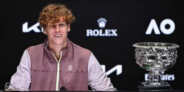 Sinner gana su primer Grand Slam tras remontar a Medvedev en Australia