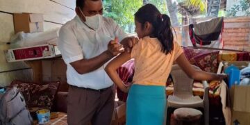 Efectúan barridos de vacunación de casa en casa en San Benito, Petén