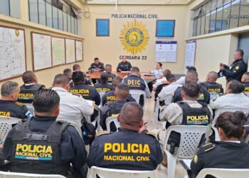 Jefa de la Comisaría 22 de la PNC encabeza reunión de trabajo