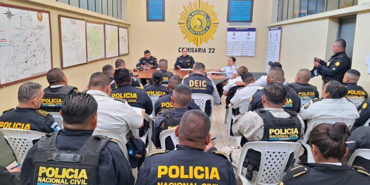 Jefa de la Comisaría 22 de la PNC encabeza reunión de trabajo