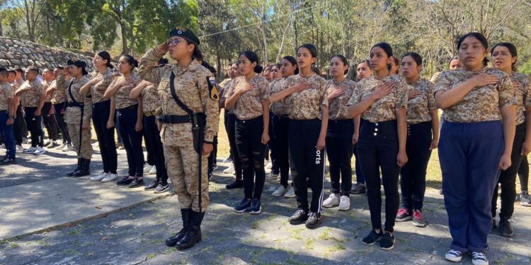 Más de 50 jóvenes participan en ciclo de entrenamiento militar en Huehuetenango