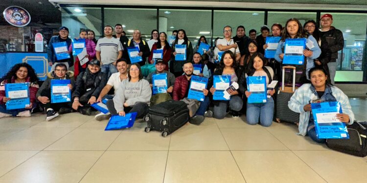 Sale del país el primer grupo de trabajadores con visas temporales del 2024