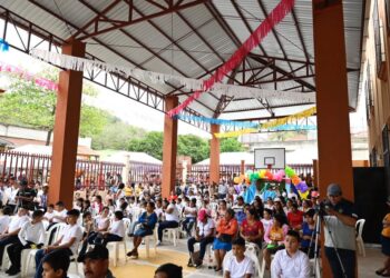 Entregan proyecto de construcción de escuela primaria en aldea Caparjá, Camotán