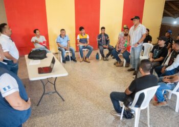 Vecinos de Asunción Mita, Jutiapa, fortalecen sus capacidades en electricidad domiciliaria