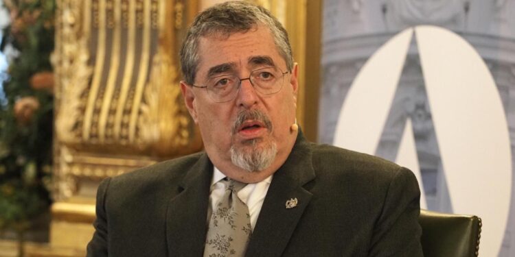 Presidente Arévalo durante entrevista en Tribuna EFE. /Foto: EFE