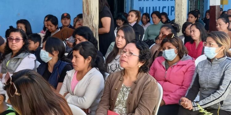 Más de 200 huehuetecas participan en cursos técnicos y básicos