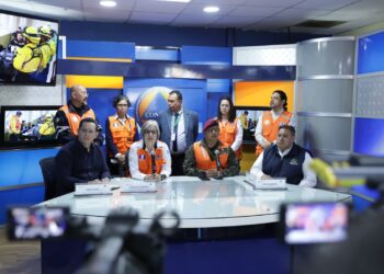 Conferencia de prensa sobre la situación del incendio forestal en el volcán de Agua. /Foto: José Archila.