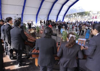 Los guatemaltecos se reunieron en la Plaza Central para celebrar el Día Nacional de la Marimba. /Foto: Gilber García