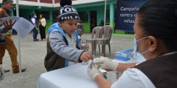 Jornada de desparasitación inició en centros educativos privados. /Foto: MSPAS