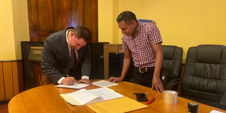 Por cuarto día consecutivo, reciben expedientes de aspirantes a gobernador en Huehuetenango