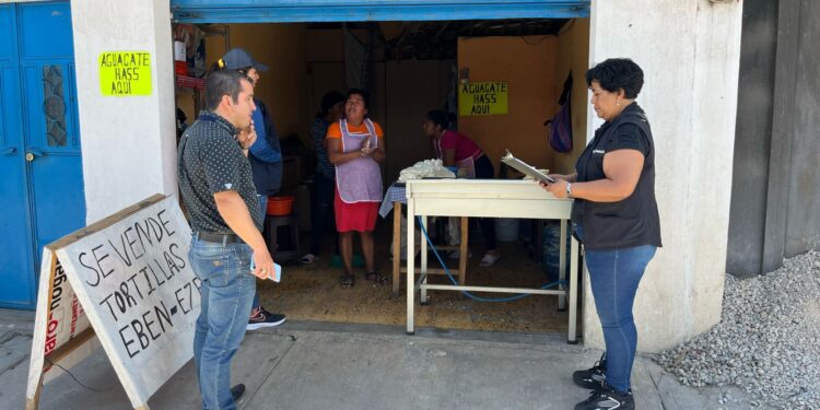 DDRISS de Jalapa fortalece acciones para la manipulación segura de alimentos en establecimientos públicos