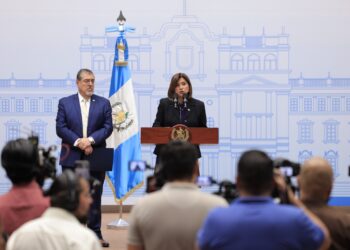 Autoridades del Ejecutivo destacan esfuerzos para la atención a casos de Guillain-Barré. /Foto: Gilber García.