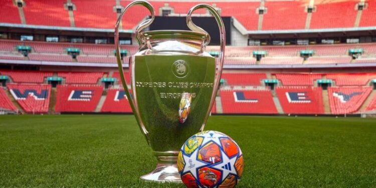 Presentan balón para la fase final de la UEFA Champions League