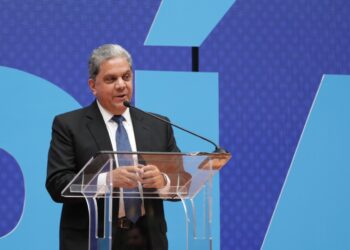 Ministro de Salud, Oscar Cordón, en conferencia de prensa. /Foto: José Archila