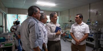 Ministro de salud (centro) visita hospital de Suchitepéquez. /Foto: MSPAS