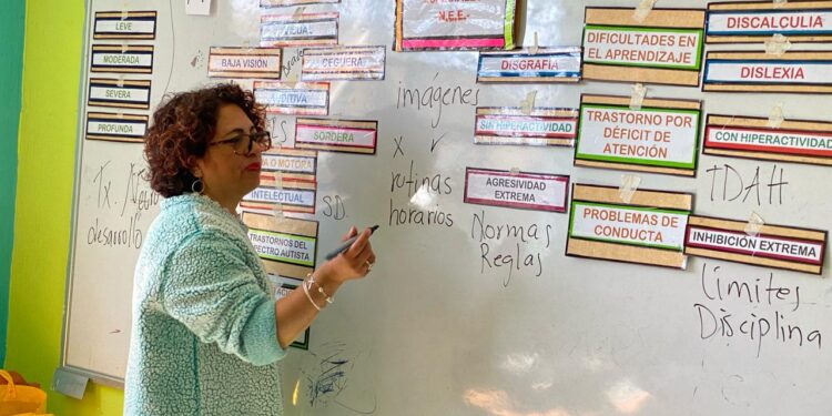 Docentes fortalecen capacidades para la atención de niñez con discapacidad