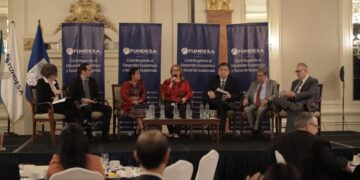 Autoridades resaltan la importancia de promover el desarrollo político en foro de Fundesa. / Foto: Fundesa.