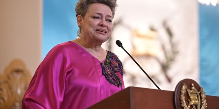 Presidente Arévalo envía mensaje a la primera dama de la nación