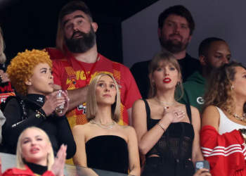 Taylor Swift llegó al Allegiant Stadium para ver la coronación de los Chiefs