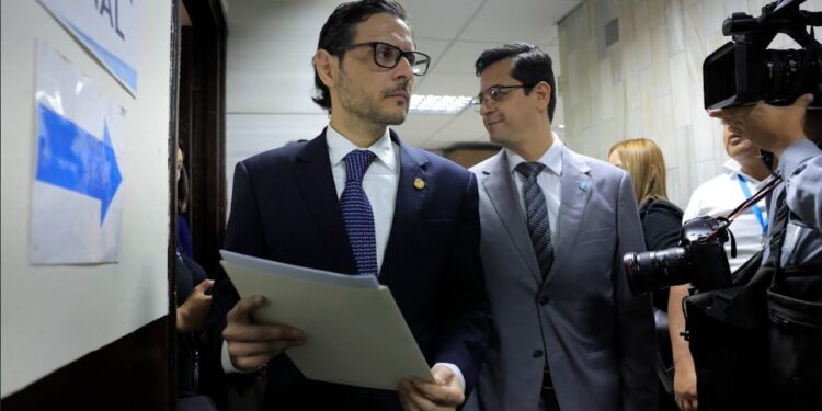 Cuál es el proceso de la solicitud de antejuicio en contra de la fiscal general