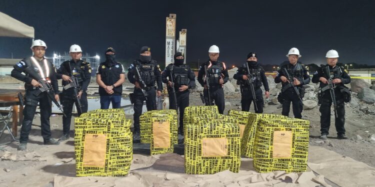Autoridades decomisan 525 paquetes con cocaína en Puerto Quetzal
