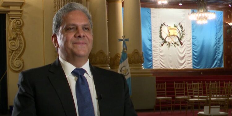 El MSPAS, bajo la dirección del ministro Oscar Cordón, ha logrado un avance significativo en la lucha contra el sarampión. / Foto: Secretaría de Comunicación Social de la Presidencia.