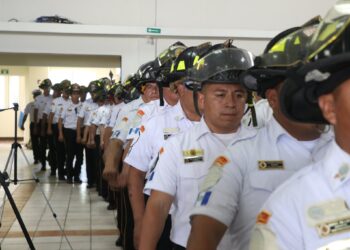 Elementos de Bomberos Voluntarios reciben certificación internacional en salvamento acuático
