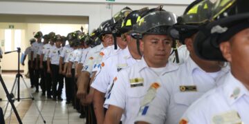 Elementos de Bomberos Voluntarios reciben certificación internacional en salvamento acuático