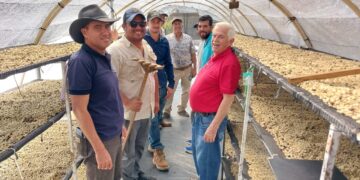 MAGA sostiene reunión con caficultores de El Progreso