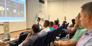 El taller brinda herramientas para la salud mental en el ámbito laboral. / Foto: PNC.
