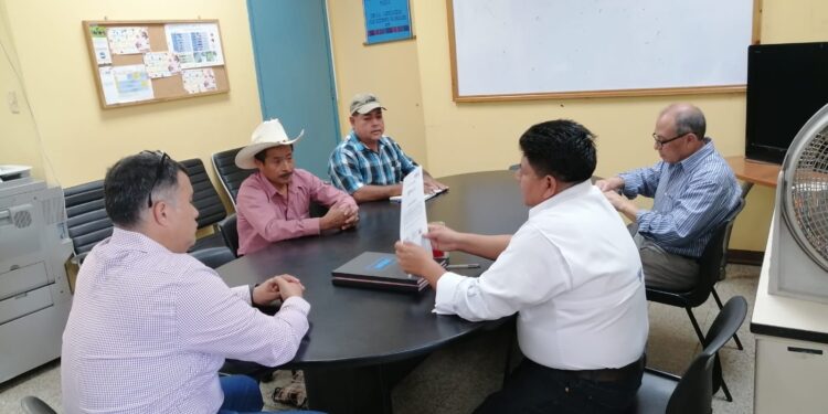 MAGA entrega materiales de control a productores chiquimultecos