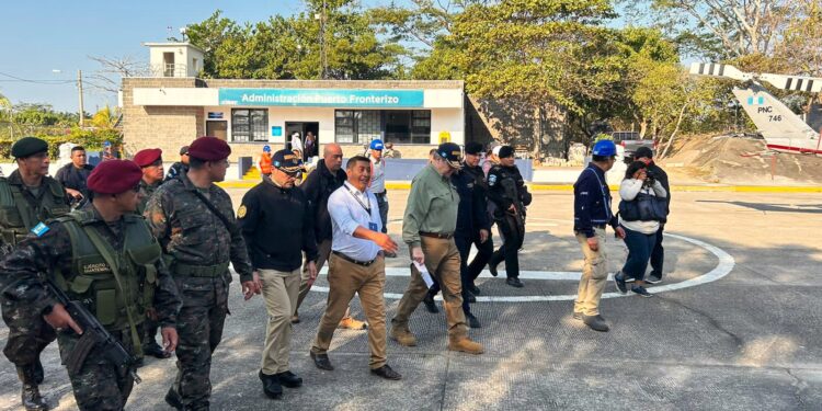 Supervisan operaciones interinstitucionales en frontera Guatemala-México